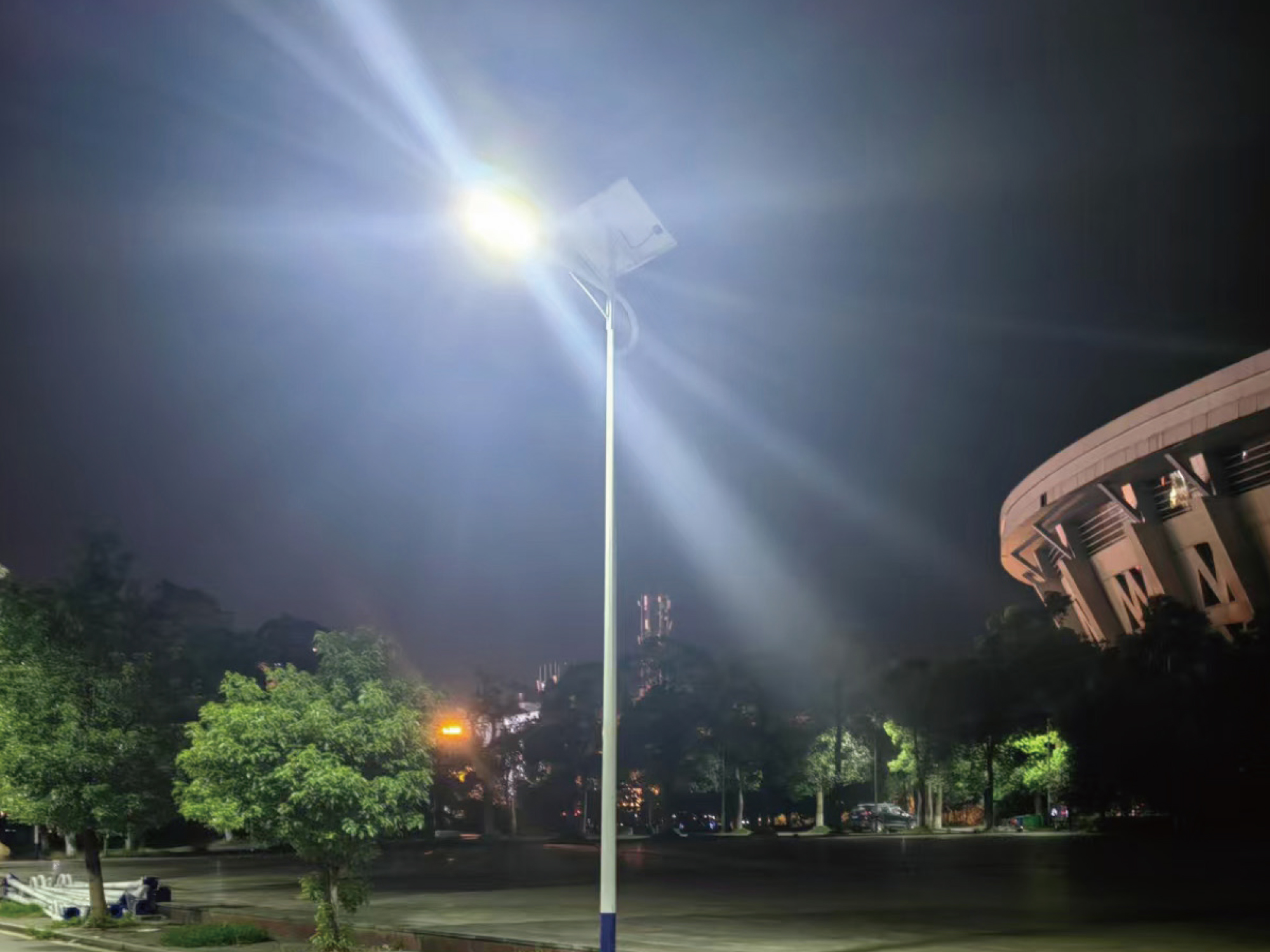 长沙医学院太阳能路灯项目.jpg